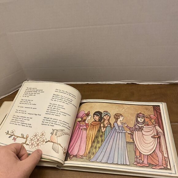 The Prince Of The Dolomites By Tomie De Paola Ex Library Hardcover - Picture 8 of 13